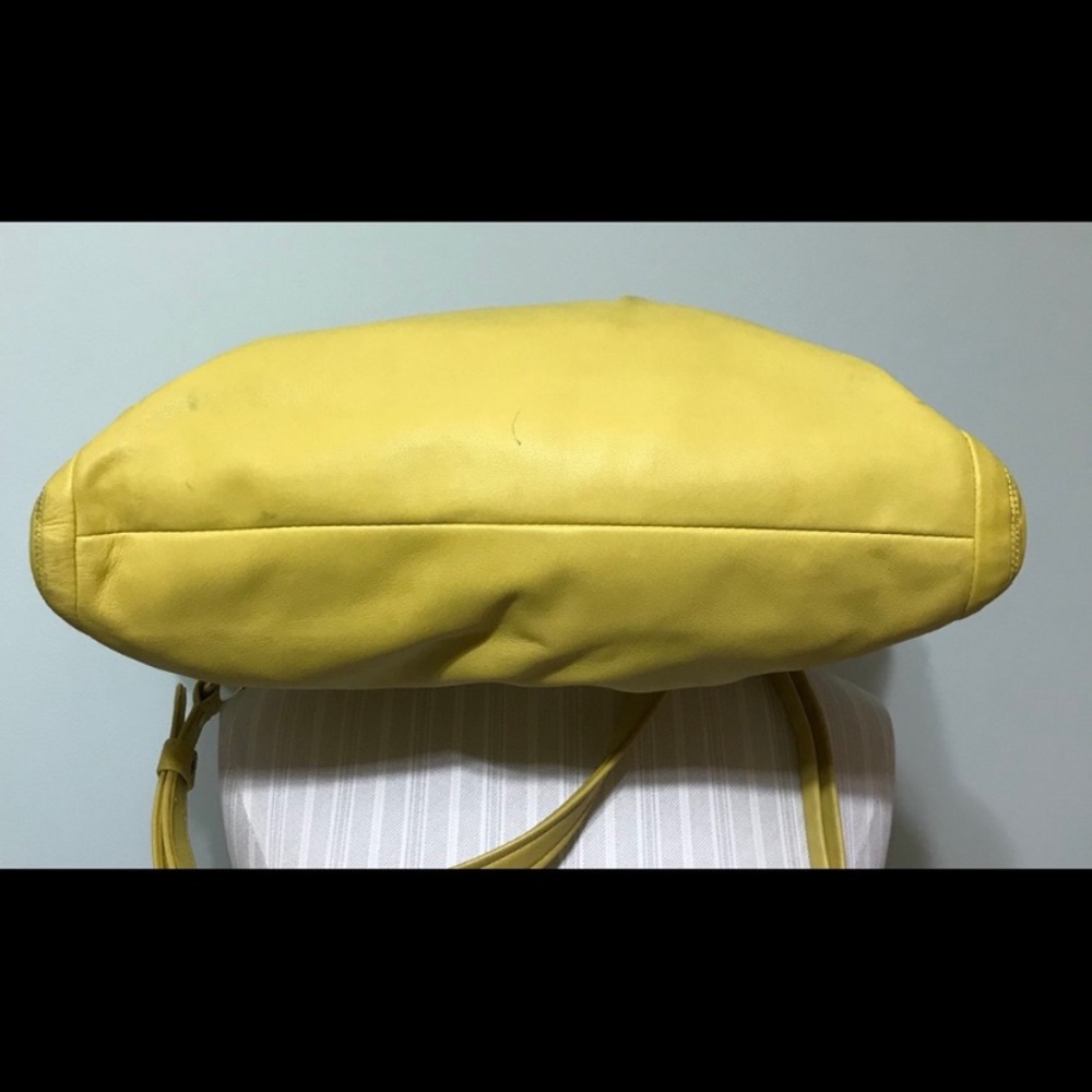 Coach Hippie Bag - Picture 3 of 7